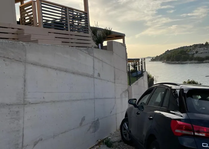 Sea House *